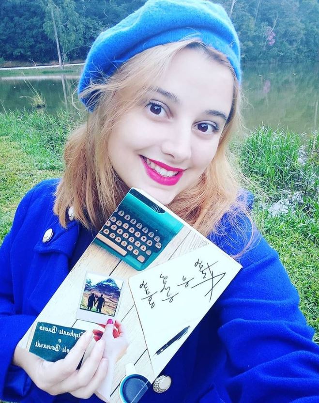 Stephanie Bueno, escritora